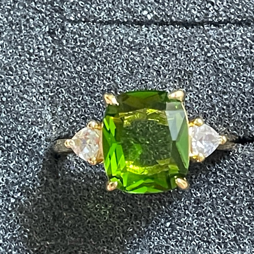 WOMENS RING